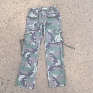 Size L Joy Camo Jeans